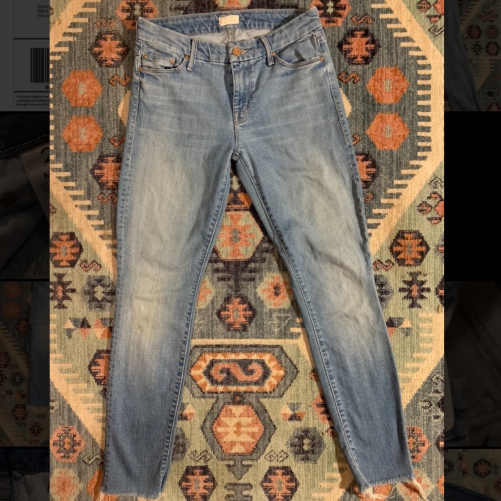 MOTHER DENIM Looker Ankle Fray